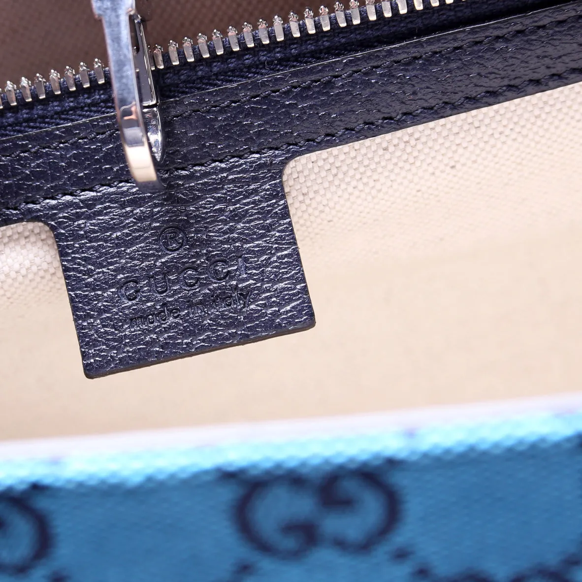 659983 GG Canvas Interlocking GG Small Tote