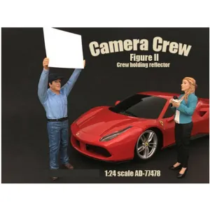 American Diorama Figure II - Camera Crew "Crew Holding Reflector" For 1:24 Models