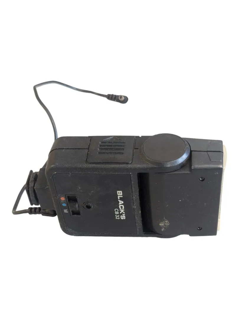 Black's CB32 multi-dedicated flash