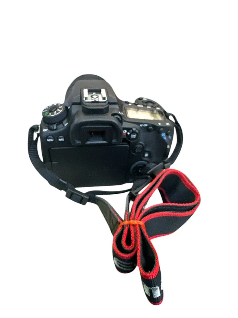 Canon 90D DSLR Camera  18-135mm